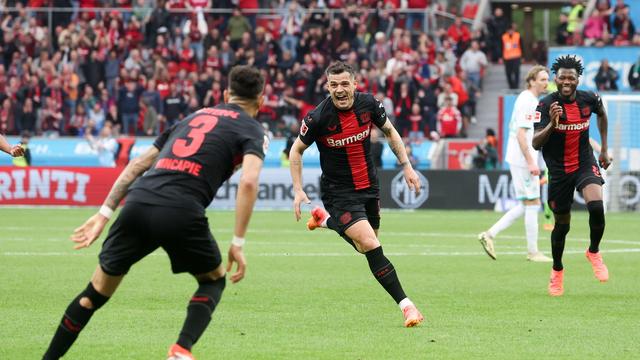 Granit Xhaka a inscrit le 2-0 lors de la nouvelle large victoire de Leverkusen. [Keystone - Christopher Neundorf]