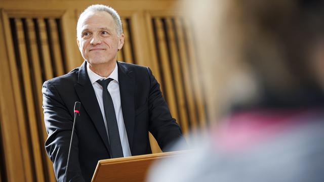 Le conseiller d'Etat Laurent Kurth lors de sa dernière séance à Neuchâtel, 21 février 2024. [Keystone - Valentin Flauraud]