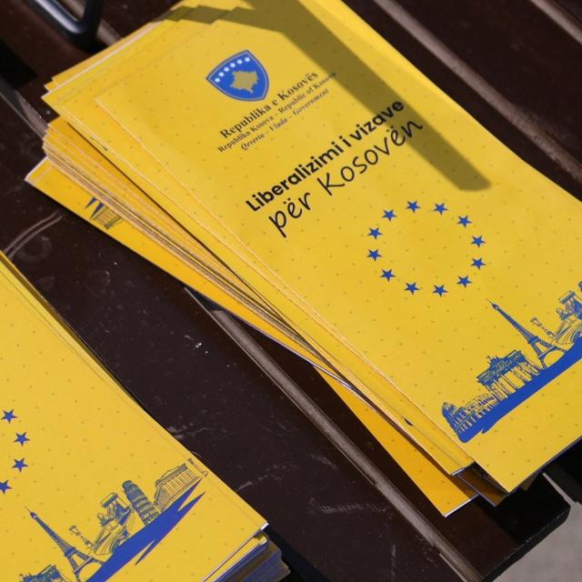Une campagne d'information sur la libéralisation des voyages avait été lancée au mois d'octobre au Kosovo. [Anadolu Agency via AFP - Erkin Keci]
