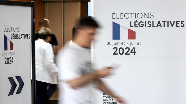 Attente des résultats pour les législatives en France. [Keystone - Martial Trezzini]