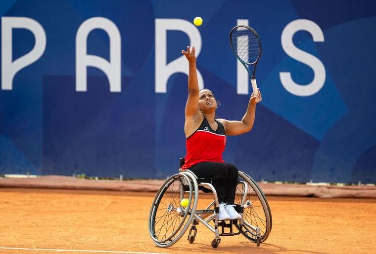 La Zougoise de 23 ans jouait pour la première fois dans le temple de Roland-Garros. [Swiss Paralympic]