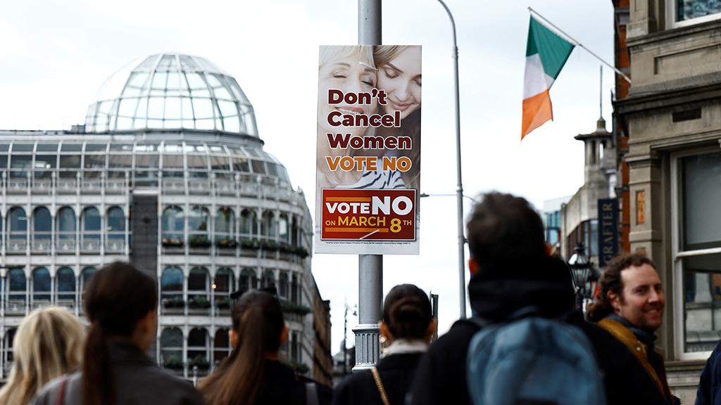 La population irlandaise a rejeté le référendum visant à moderniser la conception de la famille et la place des femmes dans la Constitution. [Reuters - Clodagh Kilcoyne]
