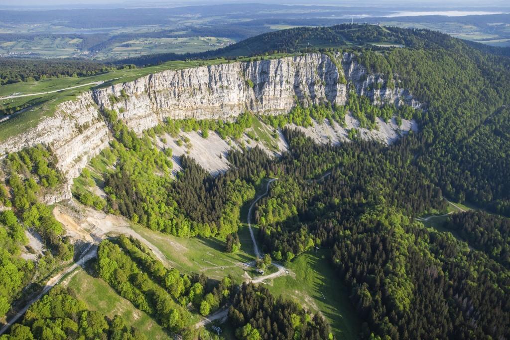 Le secteur de Piquemiette, sous les falaises du Mont d'Or. [Hemis via AFP - VUANO TRISTAN / HEMIS.FR]