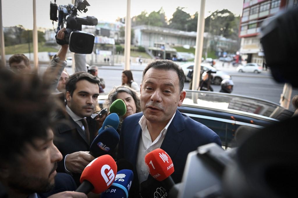 Luis Montenegro, chef du groupe centre droit Alliance Démocratique, voit son parti remporté la victoire aux élections. [AFP - MIGUEL RIOPA]