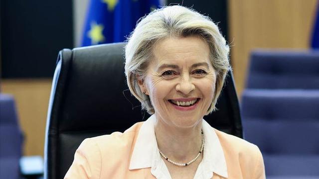 Les 27 se sont accordés pour reconduire Ursula von der Leyen à la tête de la Commission. [Keystone - OLIVIER HOSLET]