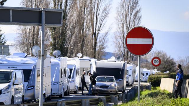 Les gens du voyage arrivant à Lausanne. [Keystone - Jean-Christophe Bott]