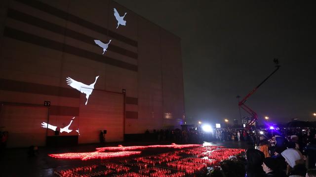 Cérémonie en hommage aux victimes de l'attaque terroriste dans une salle de concert de la périphérie de Moscou, le 24 mars 2024. [EPA/Keystone - MAXIM SHIPENKOV]