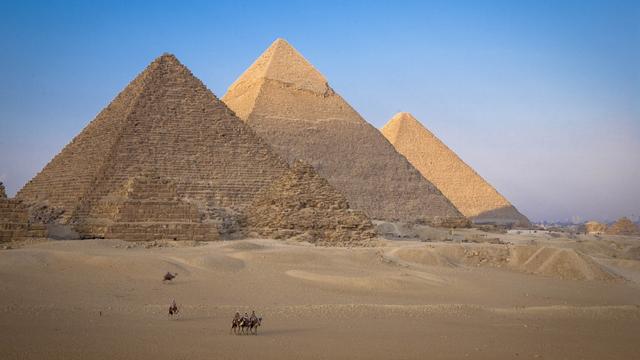 Pyramides de Kheops. [AFP - © Jacques Sierpinski / Aurimages]