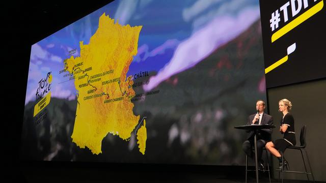 Christian Prudhomme et Marion Rousse ont présenté le parcours du Tour de France masculin et féminin. [KEYSTONE - MICHEL EULER]