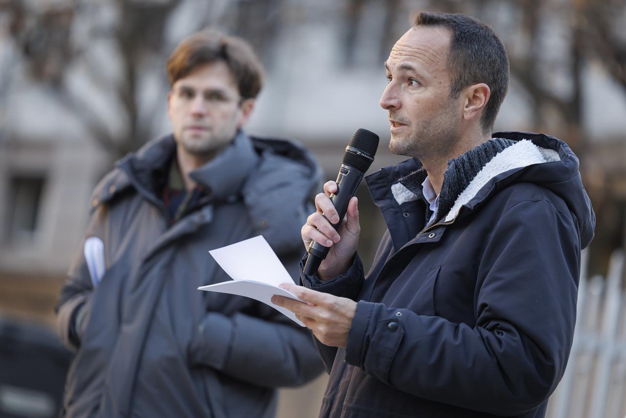 Mathias Reynard a, au nom du Conseil d'Etat, présenté des excuses aux victimes des internements administratifs. [KEYSTONE - VALENTIN FLAURAUD]