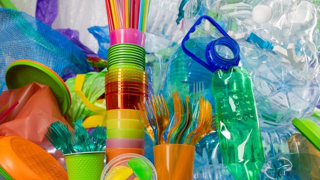 Du plastique à usage unique (image d'illustration). [Depositphotos - Dmyrto_Z]