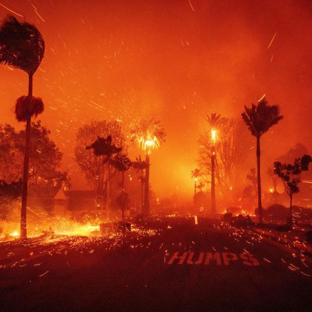 Les assurances ne prendront pas en charge une partie des dégâts causés par les incendies qui ont ravagé la Californie. [Keystone/AP Photo - Ethan Swope]