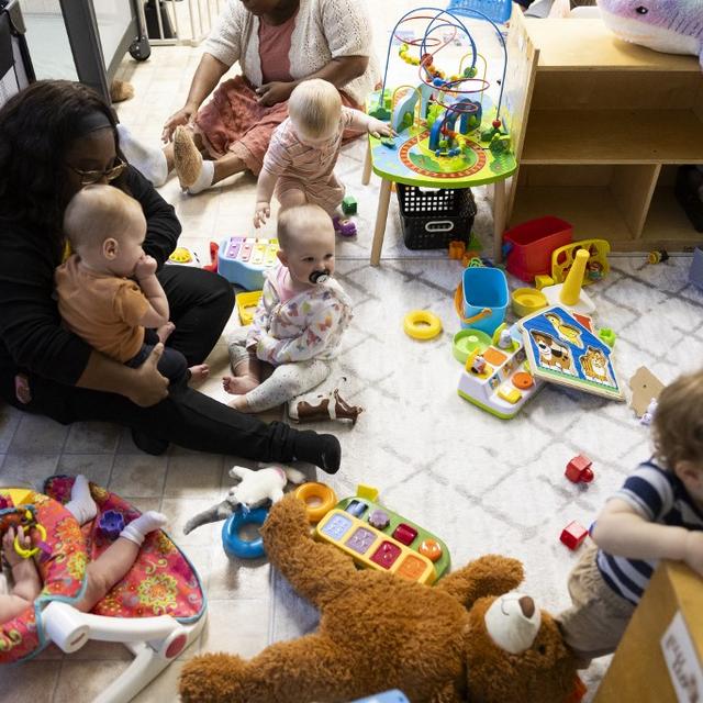 Vac crèches 3-5 - Un jardin d'enfants avec des éducatrices. [AFP - Ryan Collerd]