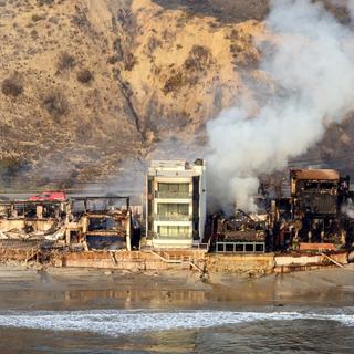 A Los Angeles, les incendies les "plus dévastateurs" de Californie toujours indomptés. [AFP - JOSH EDELSON]