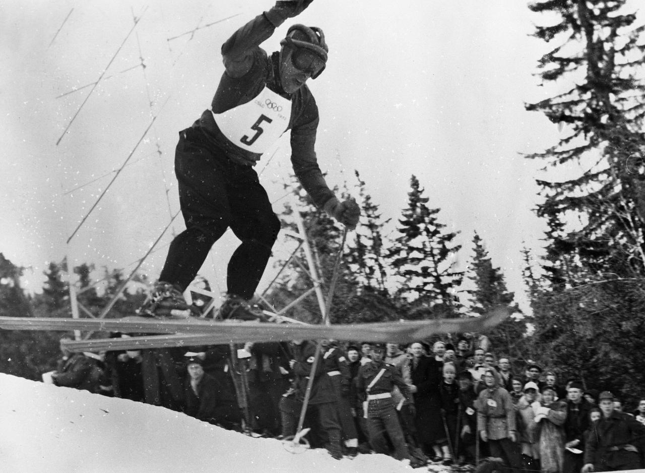 La combinaison inédite de Zeno Colò n'est pas étrangère à son sacre lors de la descente des Jeux olympiques 1952. [TopFoto - Imago]