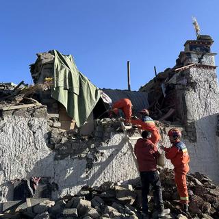 Un puissant séisme survenu dans la région himalayenne du Tibet, dans le Sud-Ouest de la Chine, a fait au moins 53 morts et provoqué l'effondrement de nombreux bâtiments. [Keystone - EPA/Xinhua/Jigme Dorje]