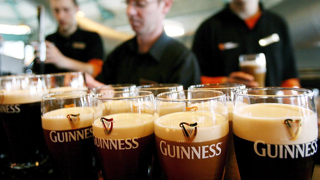 Victime d'une pénurie de Guinness, les débits de boisson de Grande-Bretagne doivent trouver des solutions. (Image d'illustration). [EPA / Keystone - Andy Rain]