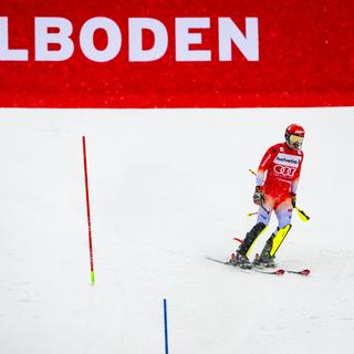 Loic Meillard lors du Alpine Skiing FIS Ski World Cup à Adelboden. [Keystone - Jean-Christophe Bott]