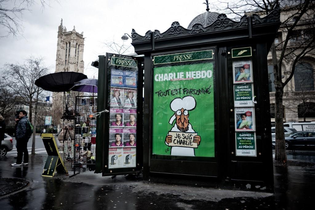 Le numéro suivant l'attentat contre Charlie Hebdo a été diffusé à huit millions d'exemplaires en janvier 2015. [Hans Lucas via AFP - ARTHUR NICHOLAS ORCHARD]