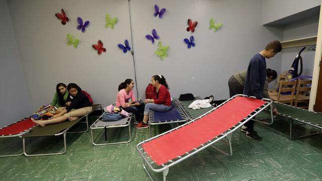 Des immigrants sud-américains réfugiés dans l'église de Travis Park à San Antonio. Le 2 avril 2019. [AP Photo/Keystone - Eric Gay]