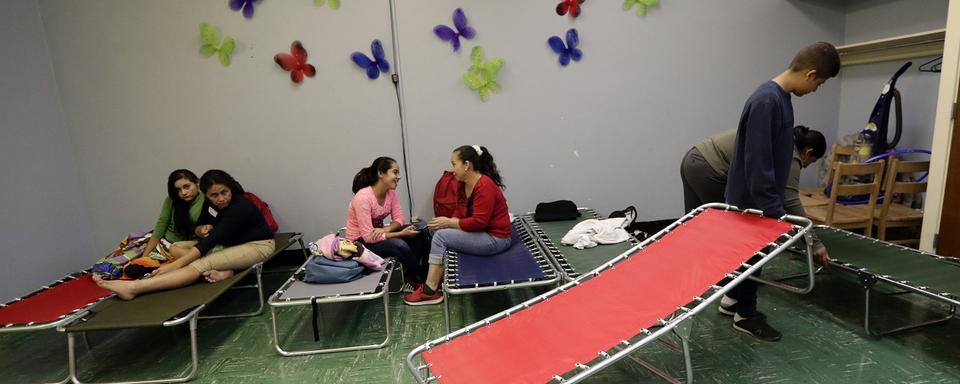 Des immigrants sud-américains réfugiés dans l'église de Travis Park à San Antonio. Le 2 avril 2019. [AP Photo/Keystone - Eric Gay]