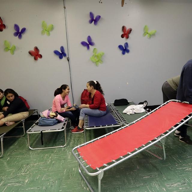 Des immigrants sud-américains réfugiés dans l'église de Travis Park à San Antonio. Le 2 avril 2019. [AP Photo/Keystone - Eric Gay]