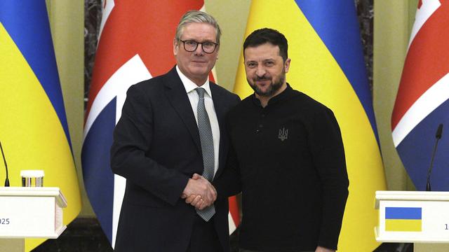 Le Premier ministre britannique s'est rendu en Ukraine pour signer un accord "historique" avec Volodymyr Zelensky. [KEYSTONE - CARL COURT]