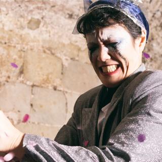 Alexandra Gentile dans la pièce "Moi, fleur des pois" au Théâtre du Grand-Champ à Gland. [Théâtre du Grand-Champ - Vincent Guignet]