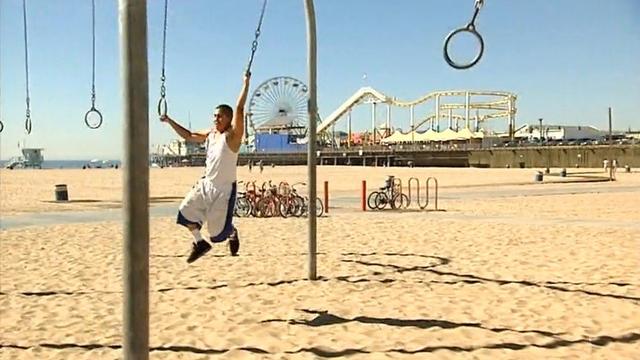 Sur une plage de Los Angeles. [RTS]