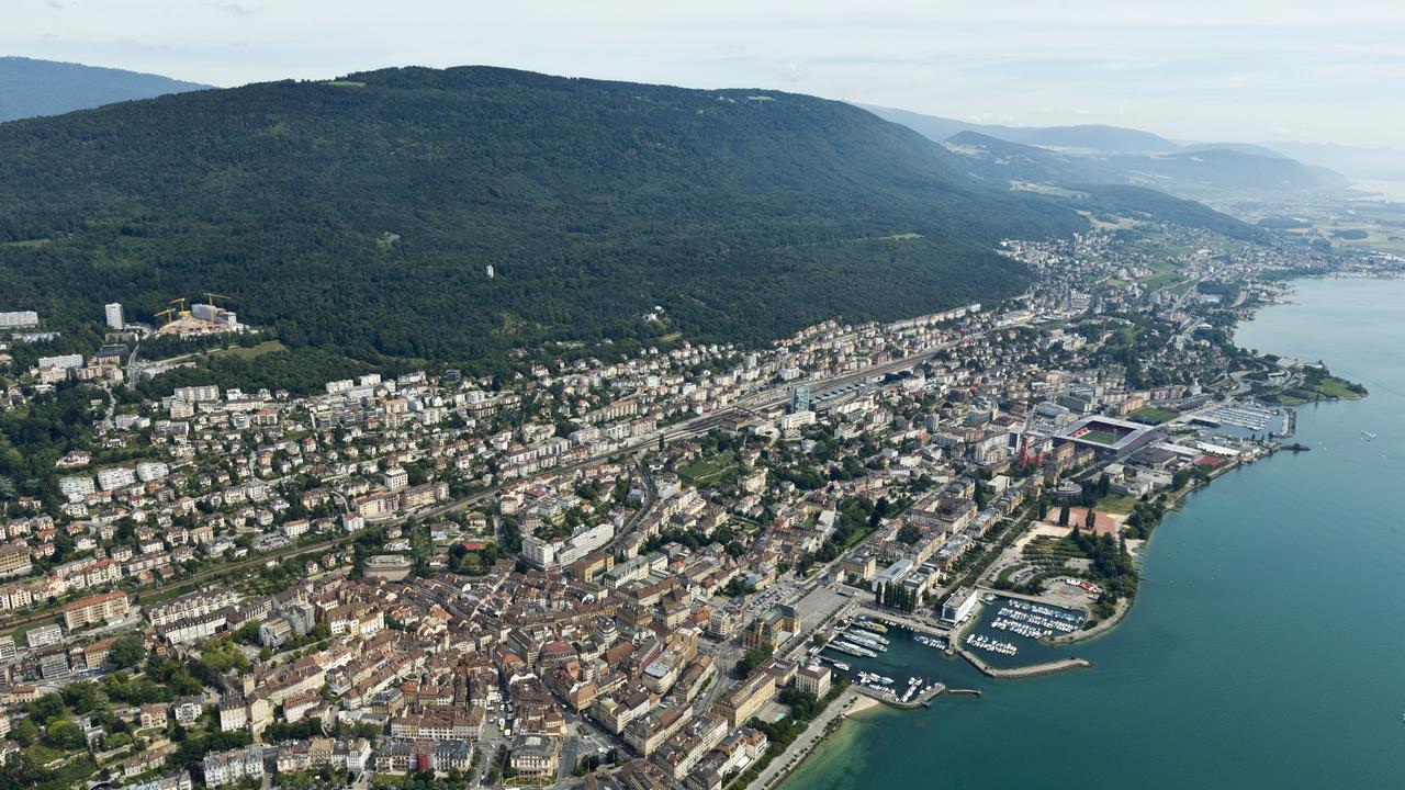 Il n'y a désormais plus que 24 communes dans le canton de Neuchâtel. [Keystone - Alessandro Della Bella]