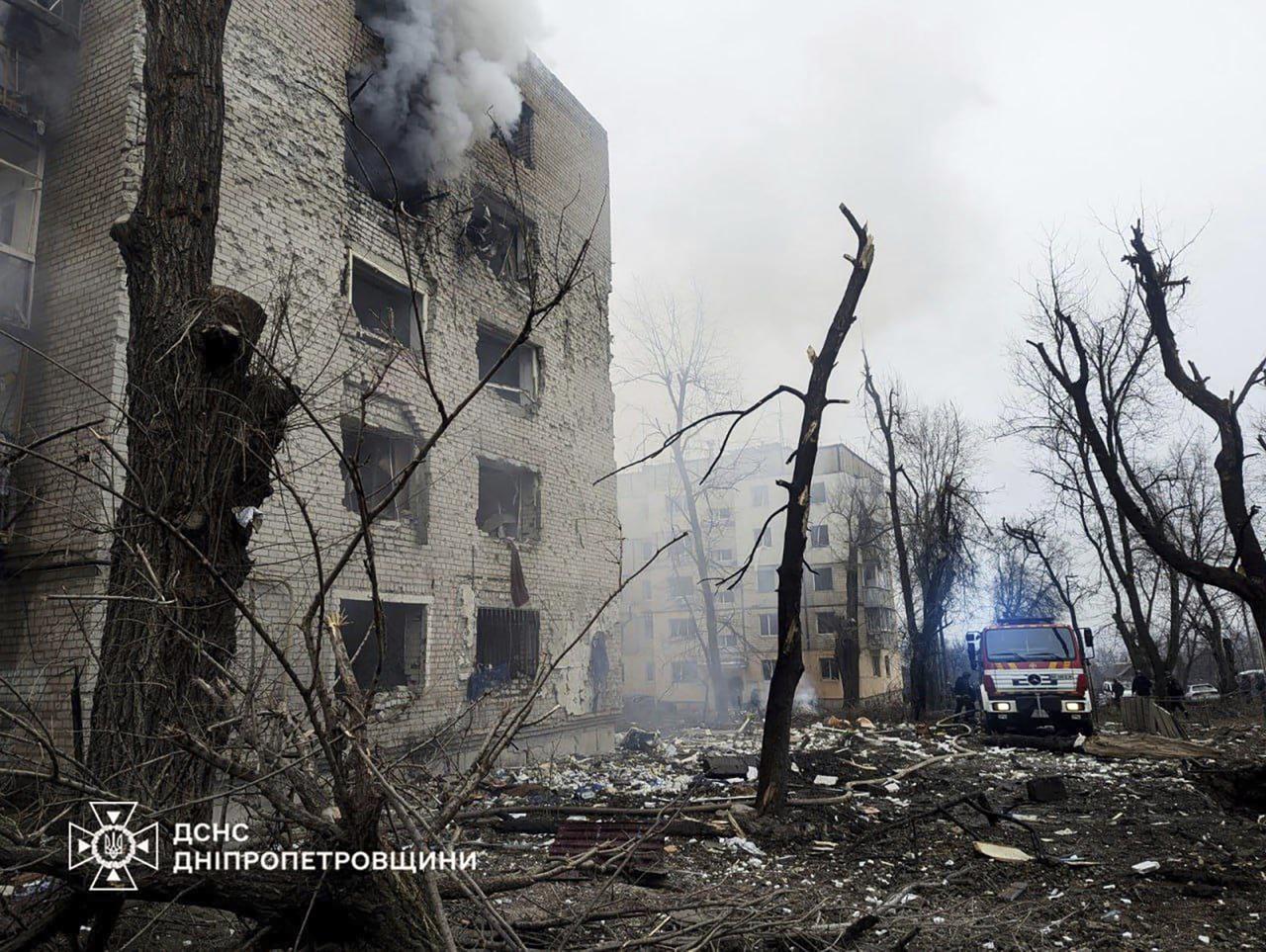 Un bâtiment endommagé à Kryvyï Rig, au centre de l'Ukraine. [KEYSTONE - Ukrainian Emergency Service via AP]