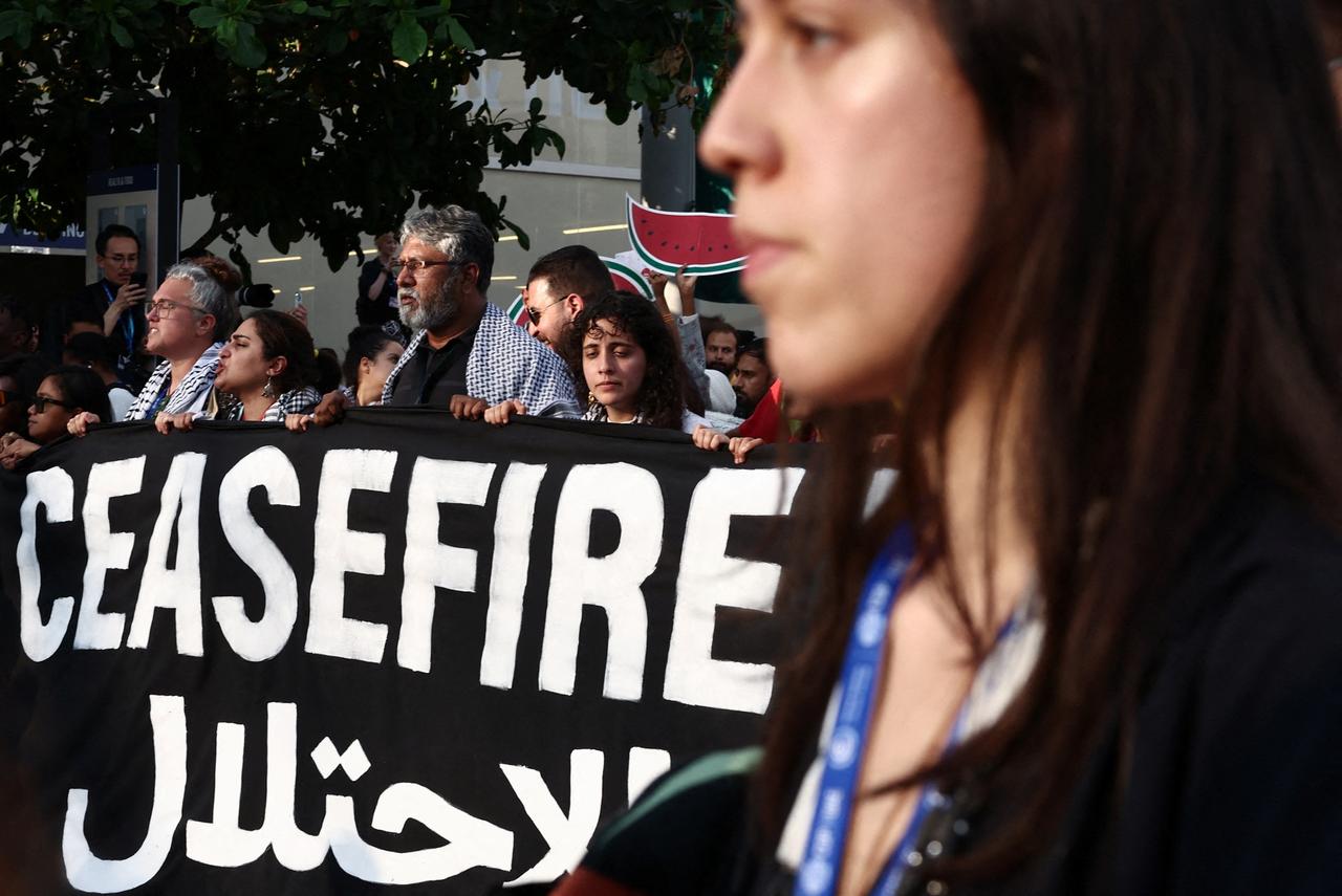 Des manifestants pour un accord de trêve entre Israël et le Hamas en décembre 2023. [REUTERS - Amr Alfiky]