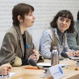 Les Jeunes Vert-e-s lancent la campagne de leur initiative pour le respect des limites planétaires. [Keystone - Peter Klaunzer]