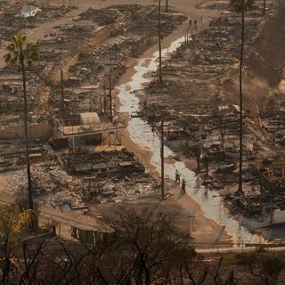 Des maisons détruites dans la banlieue de Pacific Palisades à Los Angeles. [Keystone - AP/Jae C. Hong]