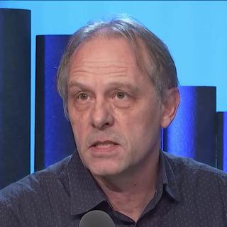 Stéphane Bussard, journaliste de la rubrique International au quotidien romand Le Temps, et Jocelyn Rochat, journaliste au Matin dimanche, dans Forum le 12 janvier 2025. [RTS]