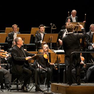 Jean Reno et l'OCL dirigé par Renaud Capuçon dans "Pierre et le loup" de Prokofiev. Mercredi 9 janvier 2025, Métropole, Lausanne. [Human's Project]