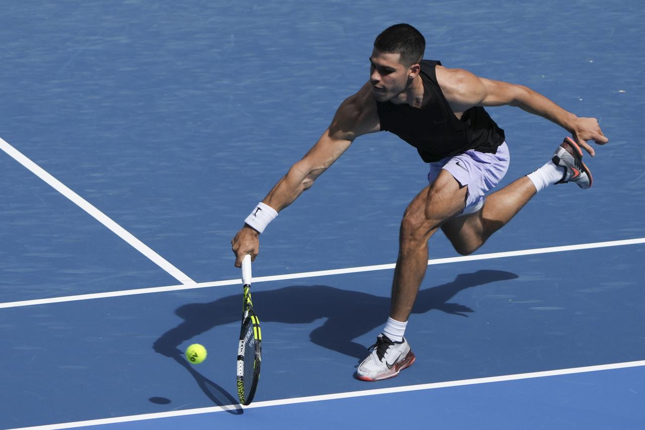 Carlos Alcaraz aimerait bien s'illustrer en Australie après son échec dès le 2e tour lors du dernier US Open. [KEYSTONE - MARK BAKER]