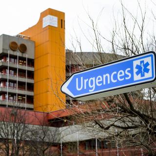 Le service des urgences de l'hôpital de Sion est débordé (image d'illustration). [Keystone - Jean-Christophe Bott]