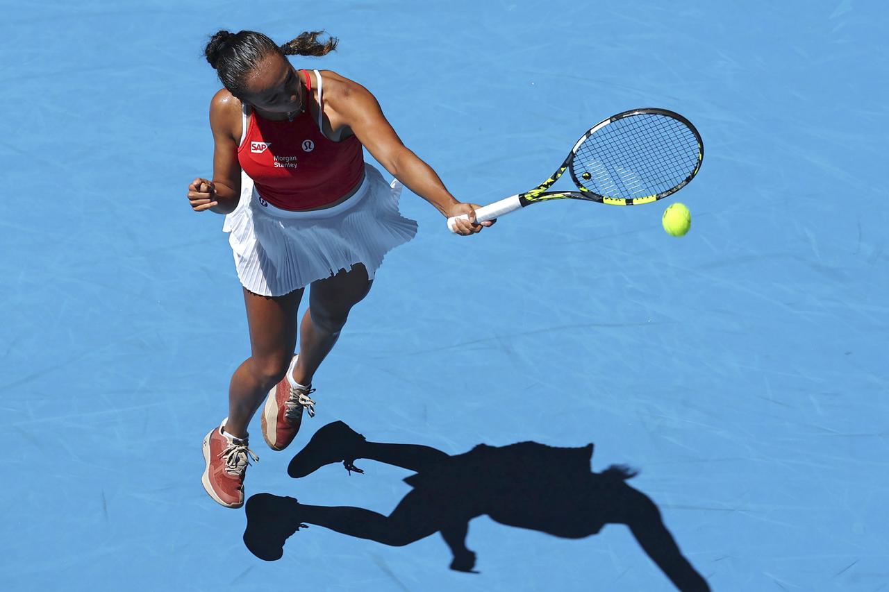 Finaliste de l'US Open en 2021, mais moins en verve ensuite, la Canadienne Leylah Fernandez est plutôt en bonne forme en ce début d'année. Suffisant pour aller loin sur les bords de la Yarra? [KEYSTONE - TREVOR COLLENS]