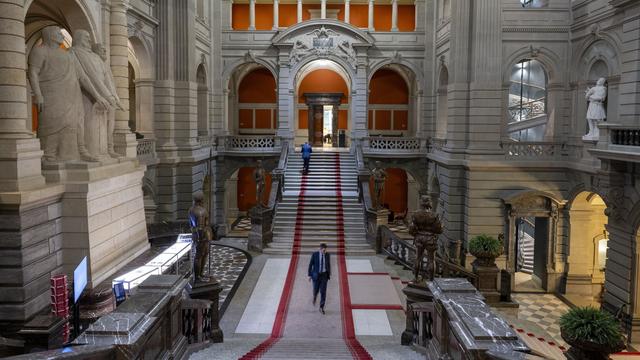 Staenderat Thierry Burkart, FDP-AG, schreitet durch das Bundeshaus an der Herbstsession der Eidgenoessischen Raete, am Mittwoch, 18. September 2024, in Bern..(KEYSTONE/Peter Schneider)