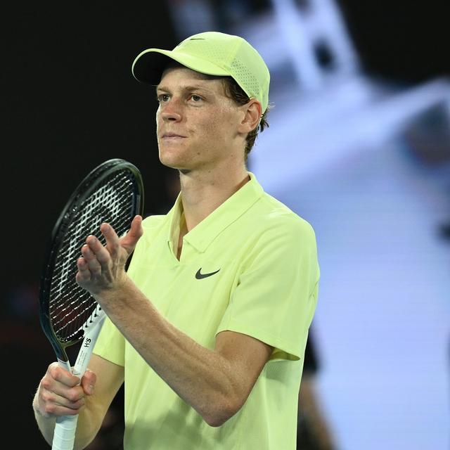 Jannik Sinner (ITA) célébrant sa victoire contre Marcos Giron (USA) à l'Open d'Australie à Melbourne, le 18 janvier 2025. [EPA/KEYSTONE - JOEL CARRETT AUSTRALIA AND NEW ZEALAND OUT]