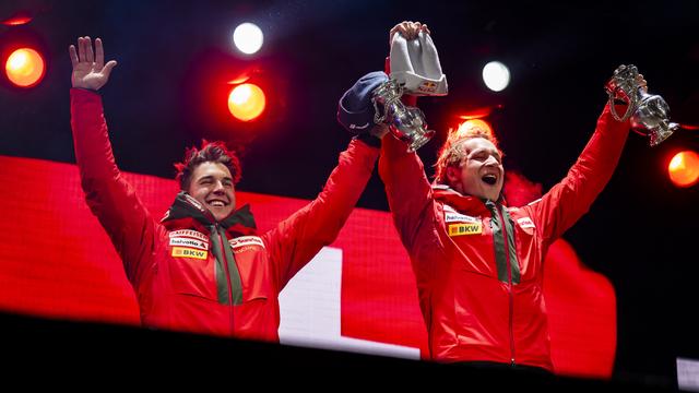 Franjo von Allmen et Marco Odermatt ont vécu une journée mémorable à Wengen. [KEYSTONE - JEAN-CHRISTOPHE BOTT]