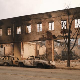 Un bâtiment détruit par les flammes à Los Angeles. [Carlos Leal]