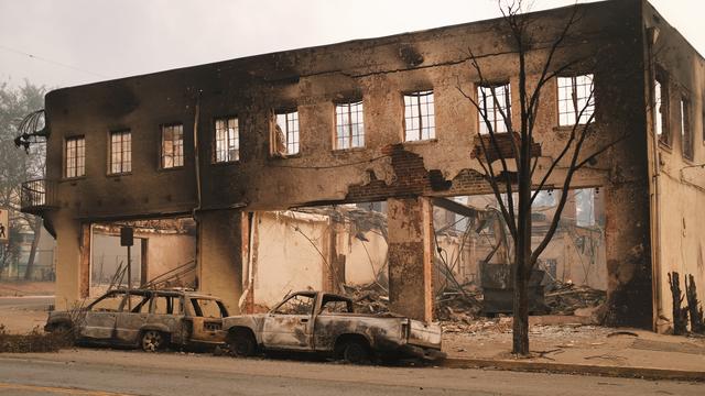 Un bâtiment détruit par les flammes à Los Angeles. [Carlos Leal]