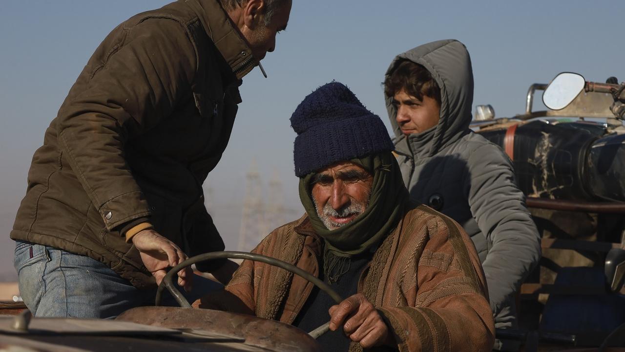 Des réfugiés kurdes arrivent dans le camp de Raqqa. [AP Photo / Keystone - Hogir El Abdo]