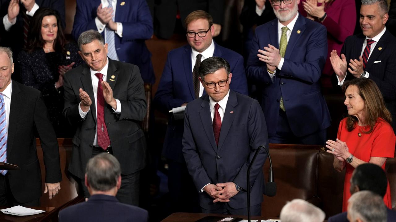 Mike Johsnon félicité par les autres membres républicains de la Chambre des représentants. [Keystone - AP Photo/J. Scott Applewhite]