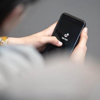 L'accès au réseau social chinois TikTok pourrait être coupé dès dimanche aux Etats-Unis. [Keystone]