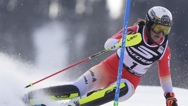 Wendy Holdener visera la victoire en 2e manche. [Keystone - Giovanni Auletta]