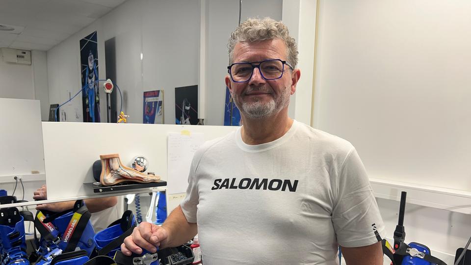 Gilles Lambolez travaille chez Salomon depuis 30 ans. [RTS]