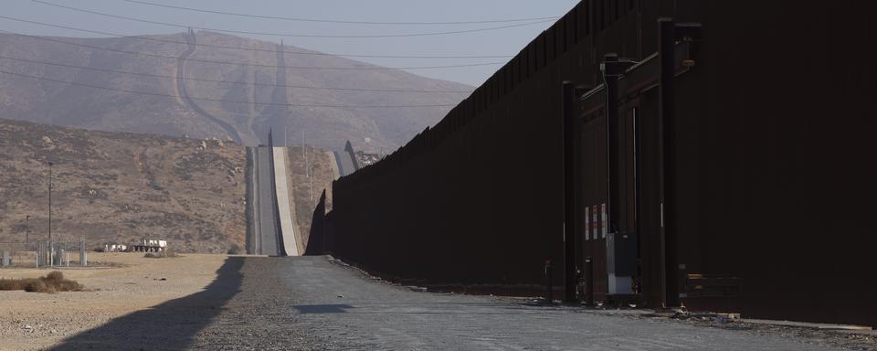 Le président américain Donald Trump entend taxer le Mexique et mettre des barrières à l'immigration. [KEYSTONE - EPA/CAROLINE BREHMAN]